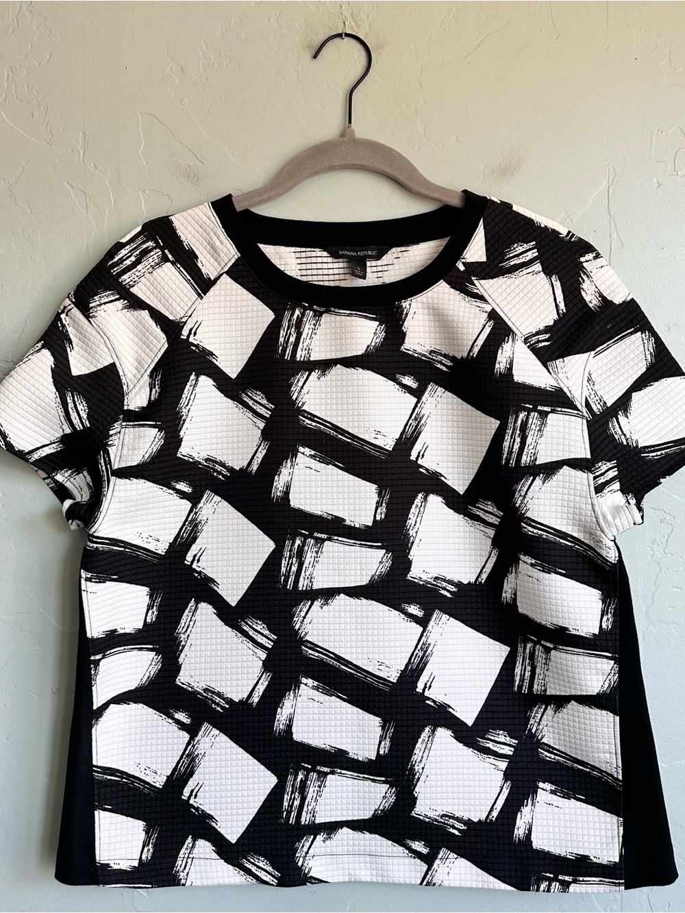 Banana Republic Black White Brushstroke Grid Short Sleeve Top